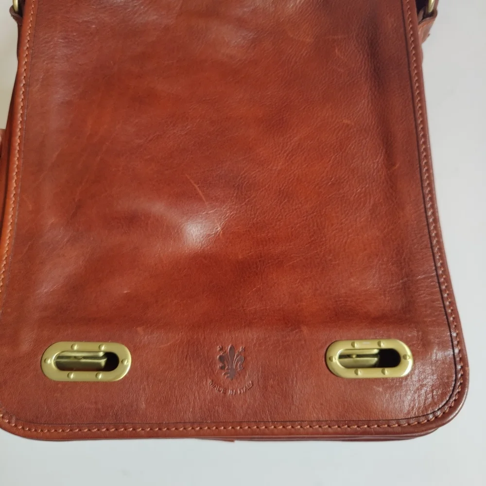 Vera Pelle Leather Messenger bag